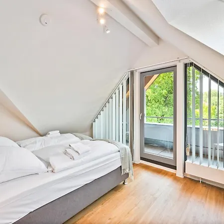 Sali Homes - Weibertreu Eins